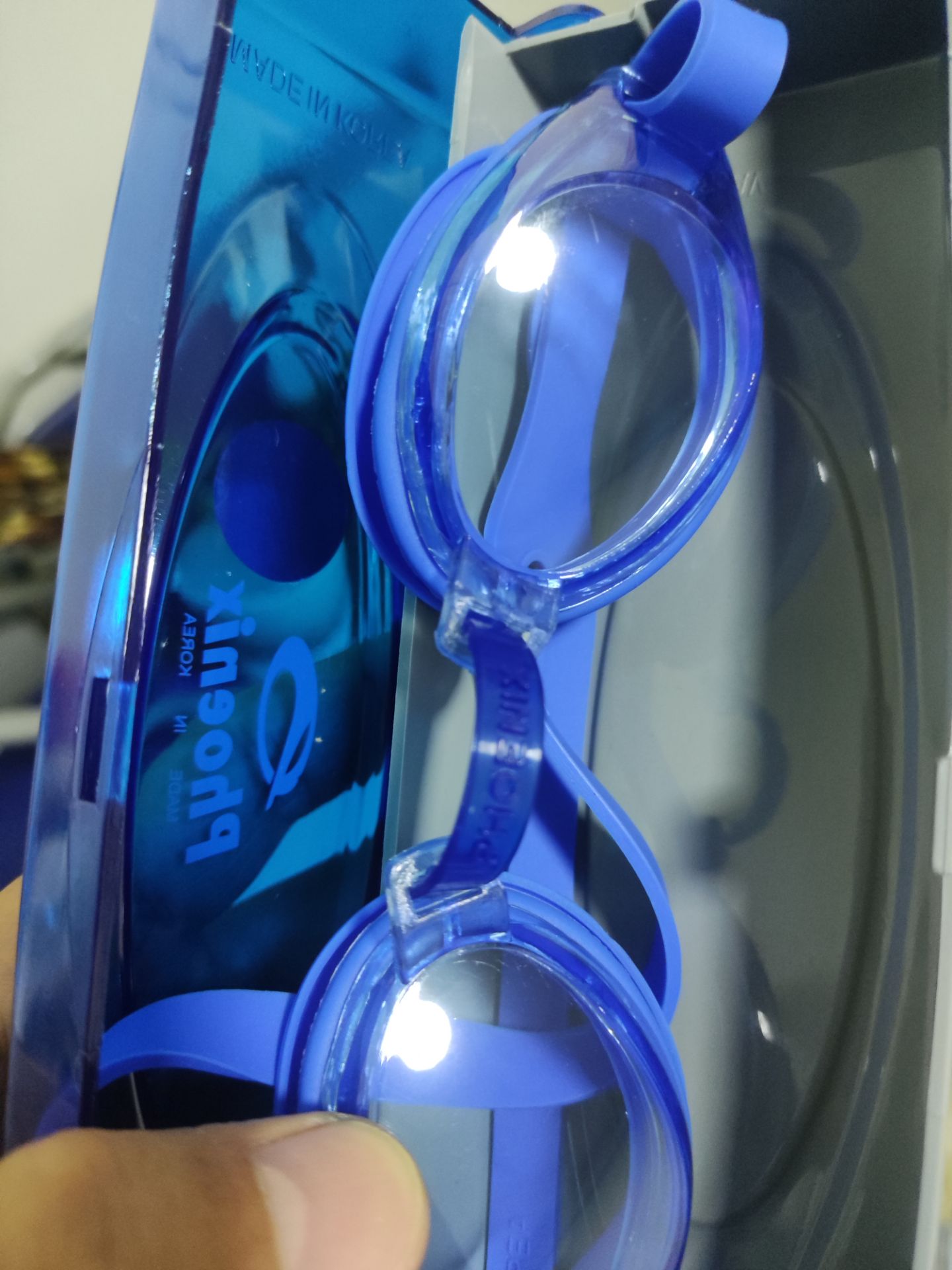 không phải hàng chính hãng, chất liệu nhựa xấu, mặc dù tiền nào của nấy nhưng vẫn hơi thất vọng vì nghĩ là hàng chính hãng khuyến mãi