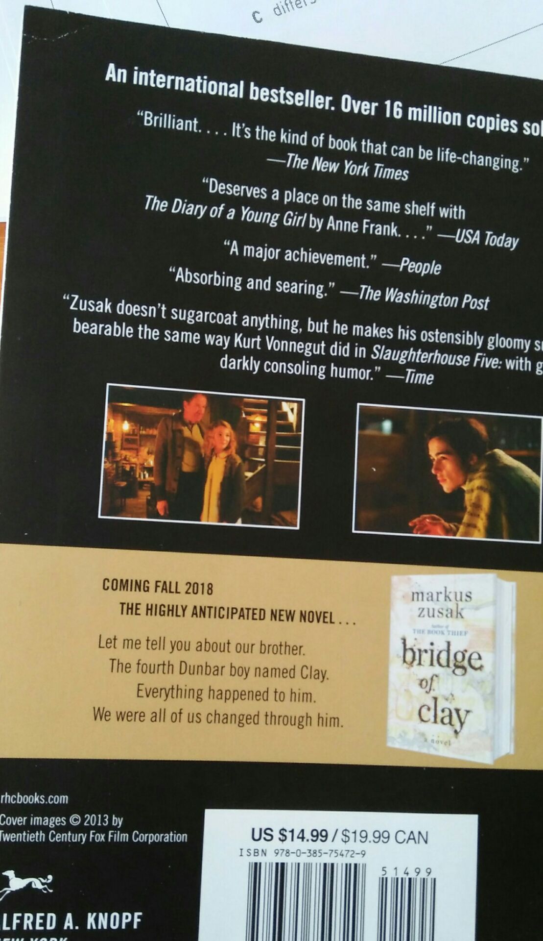 Sản phẩm đóng gói chắc chắn tuy nhiên sách có vẻ hơi cũ và có một số trang in hơi thừa giấy.