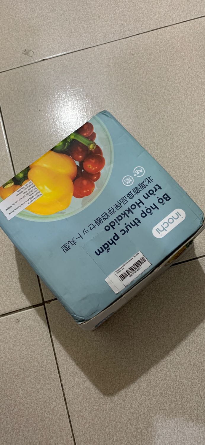 Bộ hộp này rất đẹp, màu sắc bắt mắt, quan trọng là nhựa rất mướt, nắp kín, chất lượng tương cứng với giá tiền.