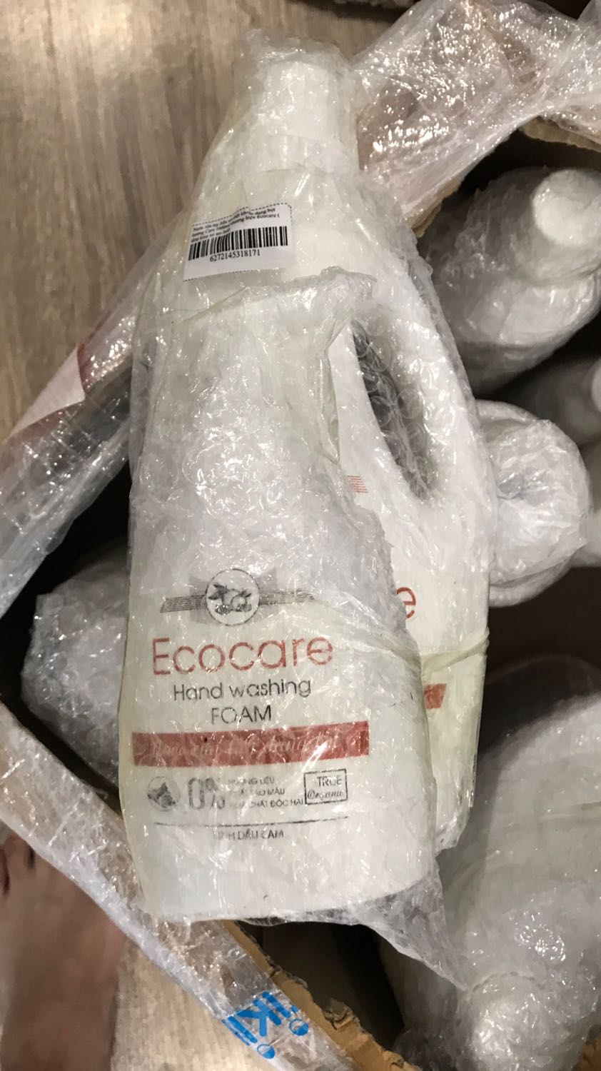 Vận chuyển k bị rò rỉ, rửa tay rất dịu da tay, k bin khô da tay