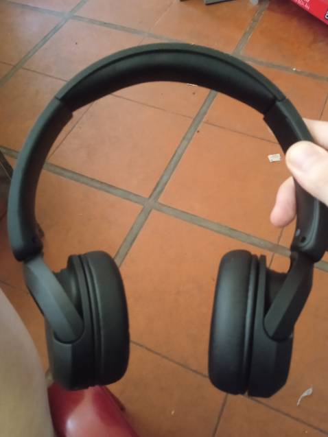 Khen: Êm tai, đeo lâu sẽ hơi đau, âm thanh ổn, thiết kế đẹp, hàng chính hãng, tiki chăm sóc khách hàng khá tốt và kịp thời.
Chê: chê mạnh khoản giao hàng của tiki, thực sự quá lâu, bực mình. Tính rate 2 sao nhưng khoản chăm sóc khách hàng vớt vát nên thôi vậy. Nếu k cải thiện việc giao hàng thì say bye với tiki luôn.