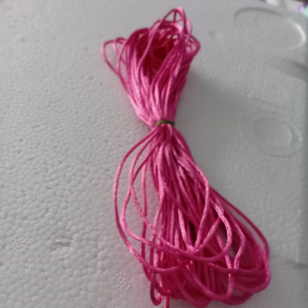 Sản phẩm đẹp, màu sắc bắt mắt, dây bóng bóng thắt vòng tay rất đẹp. Tks Tiki