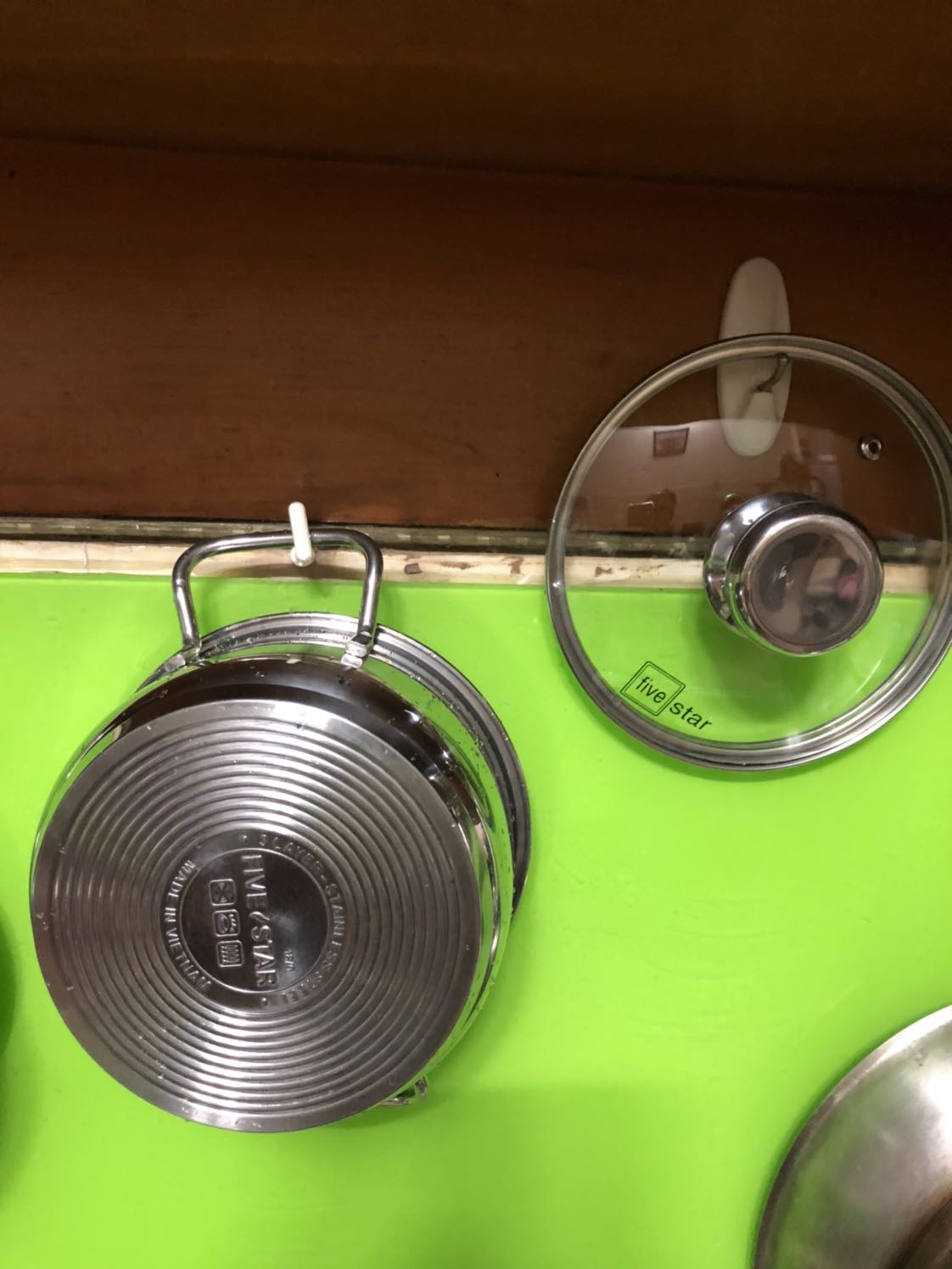 Nồi inox 430 bếp từ 3đáy nắp kính dùng tốt nhé,nổi sáng như hình.