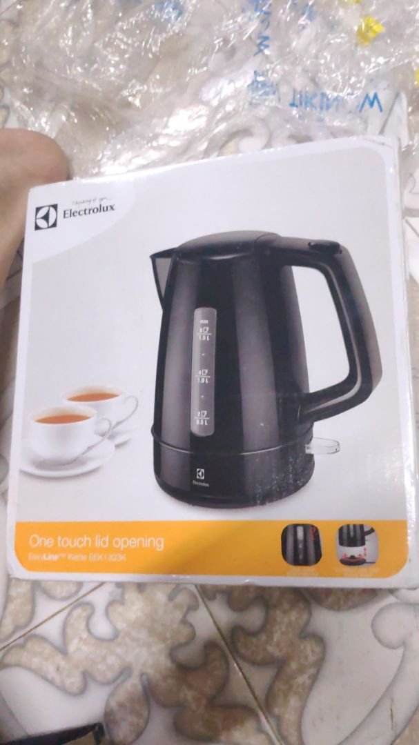 Sản phẩm tốt,  đế strix từ Anh siêu bền,  nắp mở 1 nhấn,  có thể mở rộng ra để rót nước vào dễ dàng,  lưới lọc cặn có thể tháo rời, thân ấm có hiển thị mực nướ tiện lợi. Kích hoạt bảo hành online 24 tháng  thuận tiện.