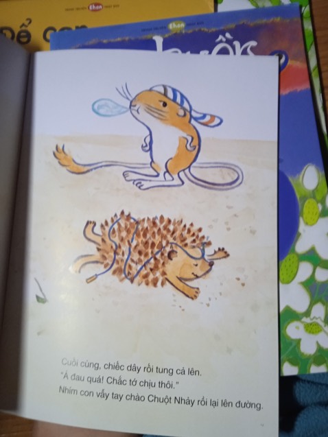 hình vẽ cuốn này khá là cổ điển, trang sách về các món quà cũng ý nghĩa