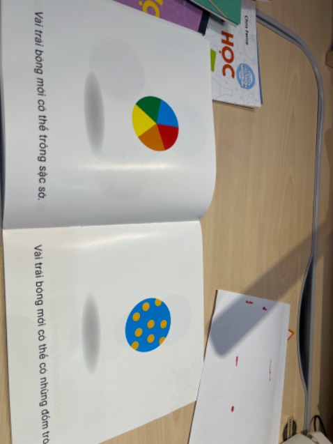 Cuốn sách với hình minh hoạ dễ hiểu, giải thích ngắn gọn súc tích giúp bé những kiến thức ban đầu về chọn lọc tự nhiên khá thú vị