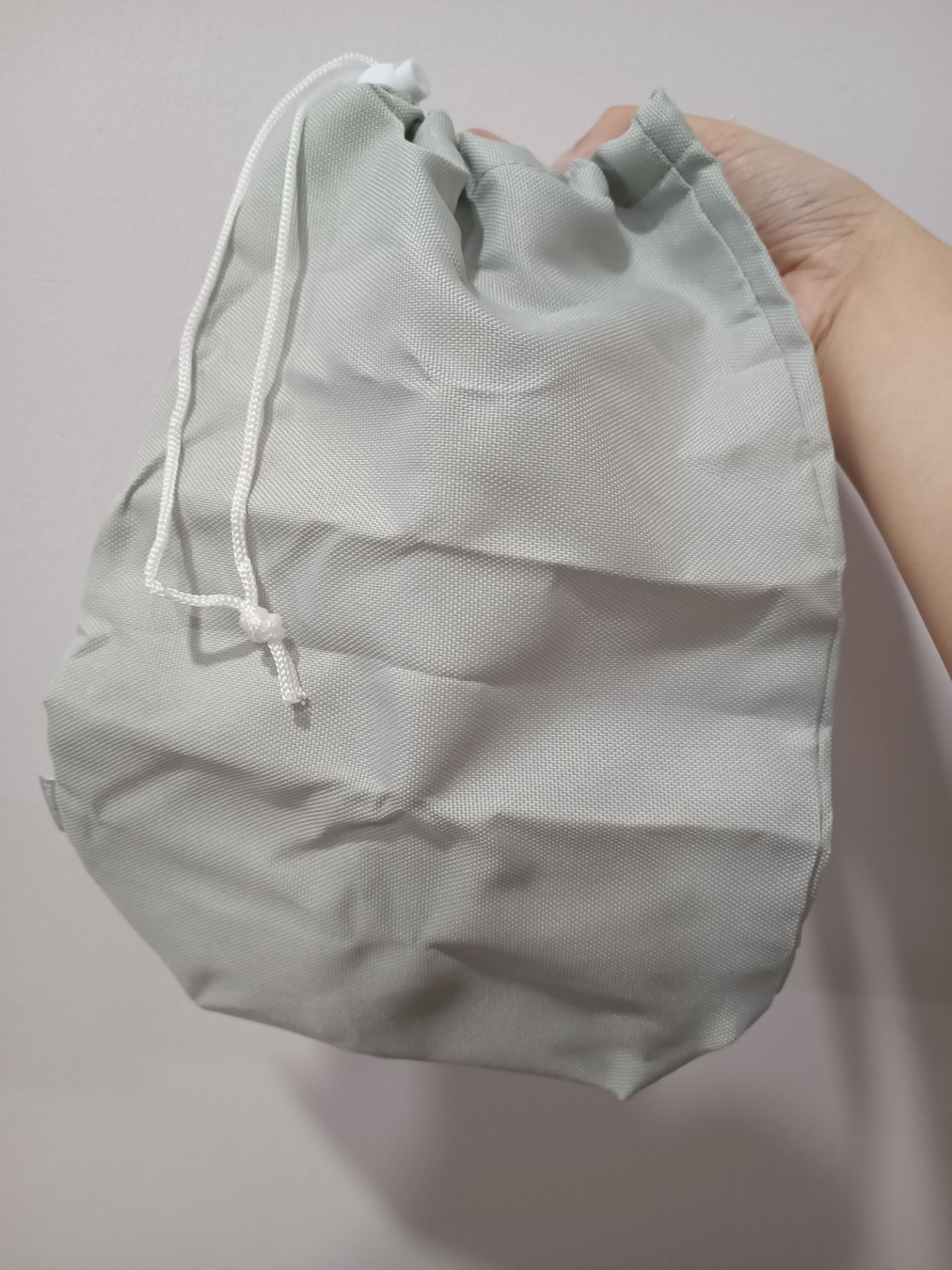 xinh xắn gọn gàng nhẹ tay ủi lâu k mỏi k hôi nhựa bình chứa nước khít chắc ko rò rỉ, đặc biệt là cái màu mint ở ngoài ĐẸP KO TƯỢNG ĐC. TIKI đóng gói sịn sò giao nhanh thần tốc thì khỏi nói rồi, chưa tới 1 tiếng đặt đã có hàng.