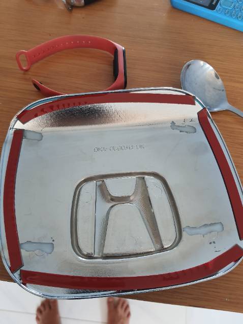 Shop xem lại. Ốp nắm bình xăng ghi rõ chất liệu bằng INOX nhưng giao hàng ốp nắp bình xăng bằng nhựa xi. Không đúng như sản phẩm quảng cáo. Đề nghị shop làm rõ