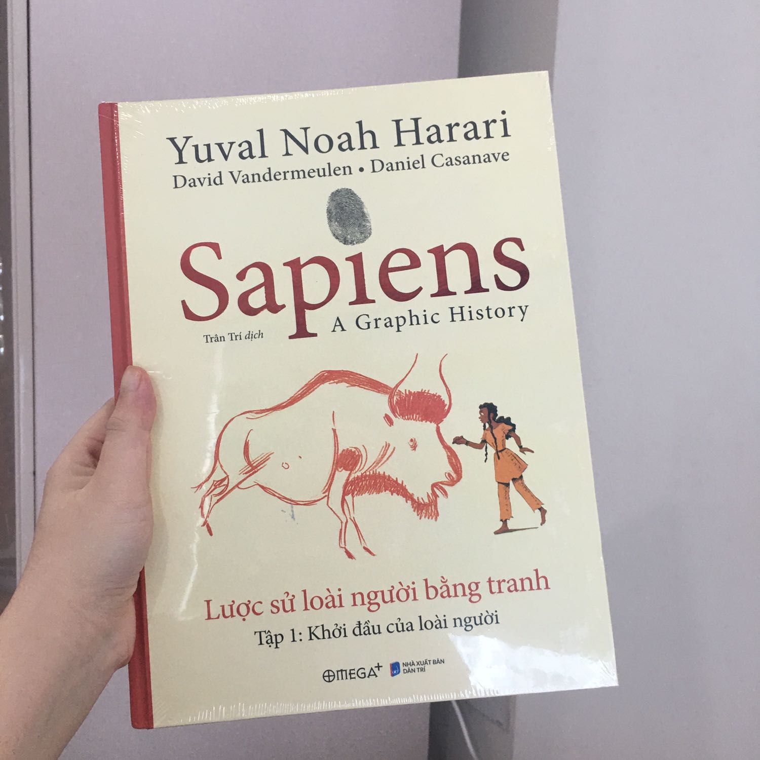 Không thể tin là mình săn được deal tốt, sách giảm đến 77%. Sách đến tay vẫn còn mới nguyên, bọc bao nilon và đóng gói hộp chống xóc đầy đủ nên khi đến tay không bị móp méo gì. Tiki giao hàng siêu nhanh, sáng đặt mà trưa đã đến nơi rồi. Với giá tiền vậy mà nhận được sách tốt cũng như dịch vụ siêu tốt như thế quả là may mắn. Cảm ơn tiki rất nhiều!!!
