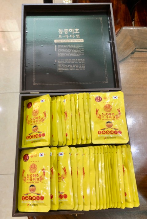 Cận Tết mà may quá không phải đợi order lâu, đặt tối 31/1 mà sáng 2/2 giao rồi. Shop đóng gói siêu kĩ luôn nên hộp mới cứng, nguyên vẹn. Order mấy lần rồi thấy chất lượng hàng cg ok nên đặt lại thui.