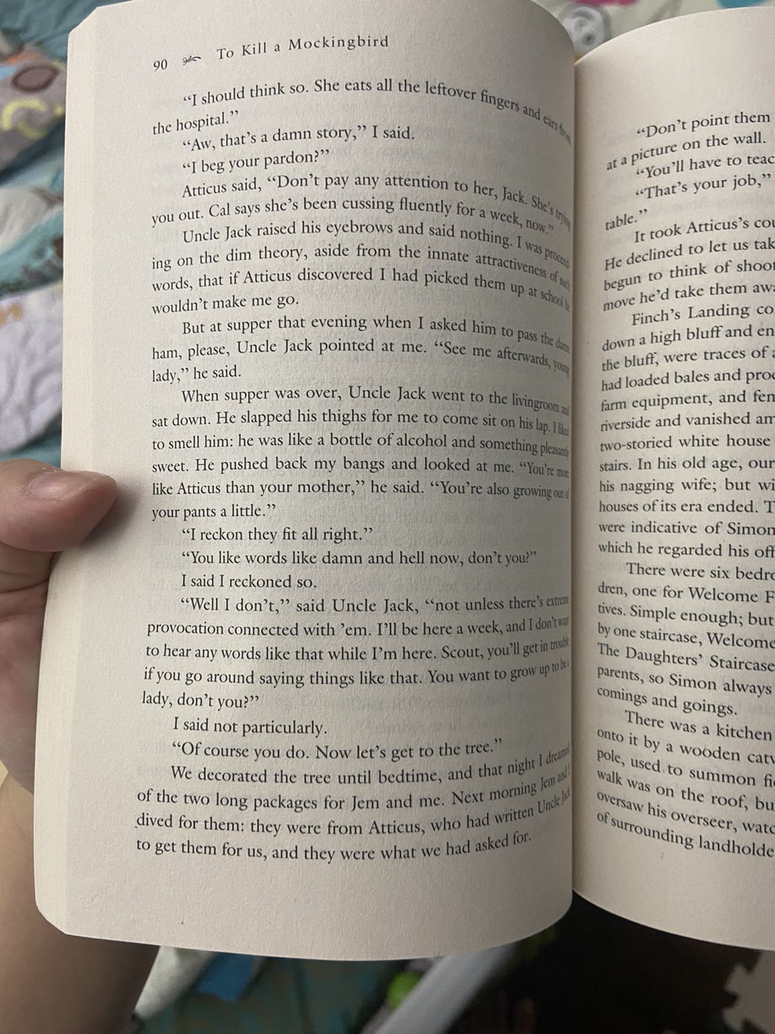 Nói chung là cũng ổn. Sách nước ngoài thường không có màng bọc nên rìa cạnh không hoàn hảo mà chấp nhận được