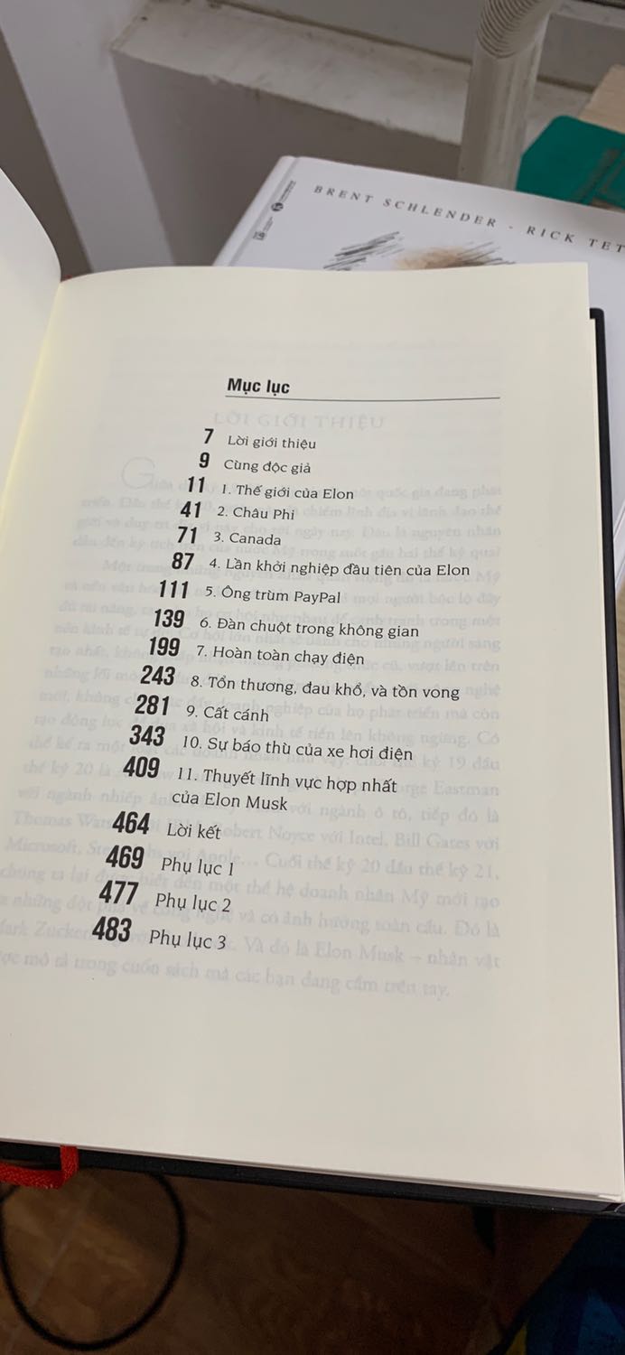 Sách ko có nhiều nếp gấp, quăn nhưng mình rất quan ngại về tình trạn giao hàng của Tiki hiện tại, mình đã đặt từ ngày 9/9 nhưng đến tận 4/10 mình mới nhận hàng, thực sự rất chán về việc ship hàng của Tiki. Tiki nên xem lại cách thức vận chuyển và mô hình kinh doanh của mình sớm hơn. Sách ko có vấn đề gì, nội dung hay