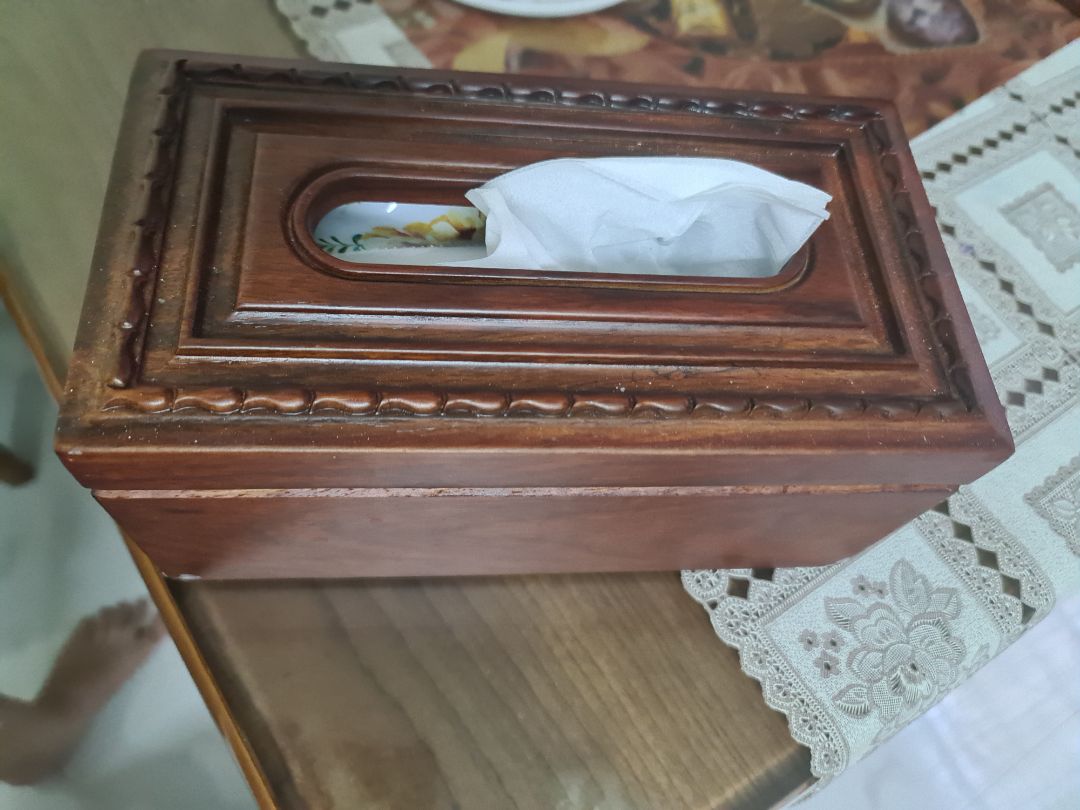 mình đã nhận đc hàng, bị xước 1 góc huhu. ko biết do lỗi hàng hay do vận chuyển nữa. nhưng gỗ cũng okie. dịch nên cũng ko cần đổi trả hoàn hàng