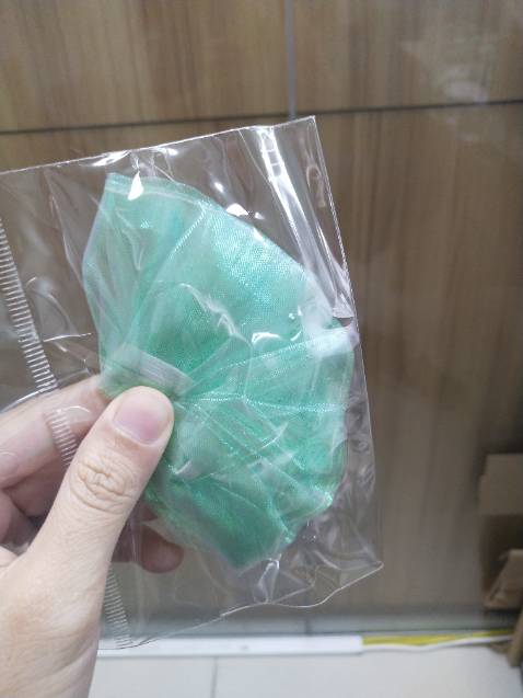 Cột tóc màu giống hình, vải xịn lấp lánh, mua còn được tặng quà nữa, sẽ ủng hộ shop tiếp nè