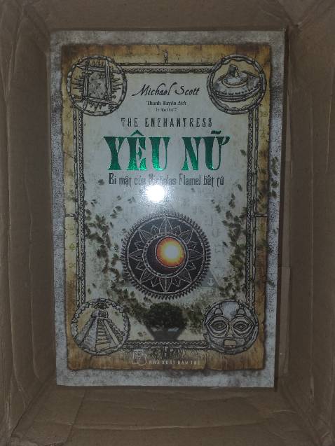 Sách bìa đẹp, nội dung hay, không bị trầy hay rách chỗ nào, đã mua được bốn cuốn trong bộ này rồi giờ mua thêm quyển này nữa, sách dày, mới, chất lượng tốt