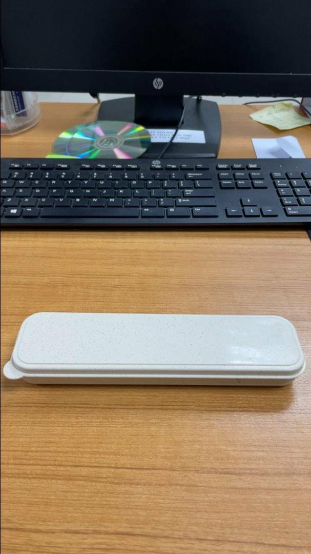 Hộp khá chắc chắn, xếp gọn dụng cụ bên trong là có thể đóng được khá chặt, khớp nối các dụng cụ không bị lệch