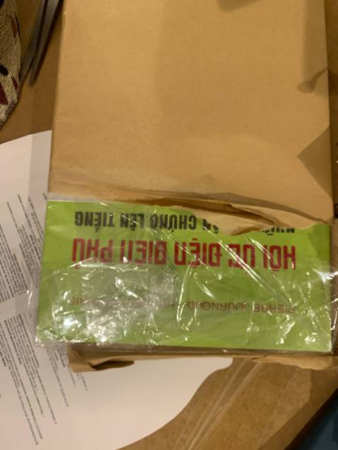 Sách bị rách trong quá trình vận chuyển