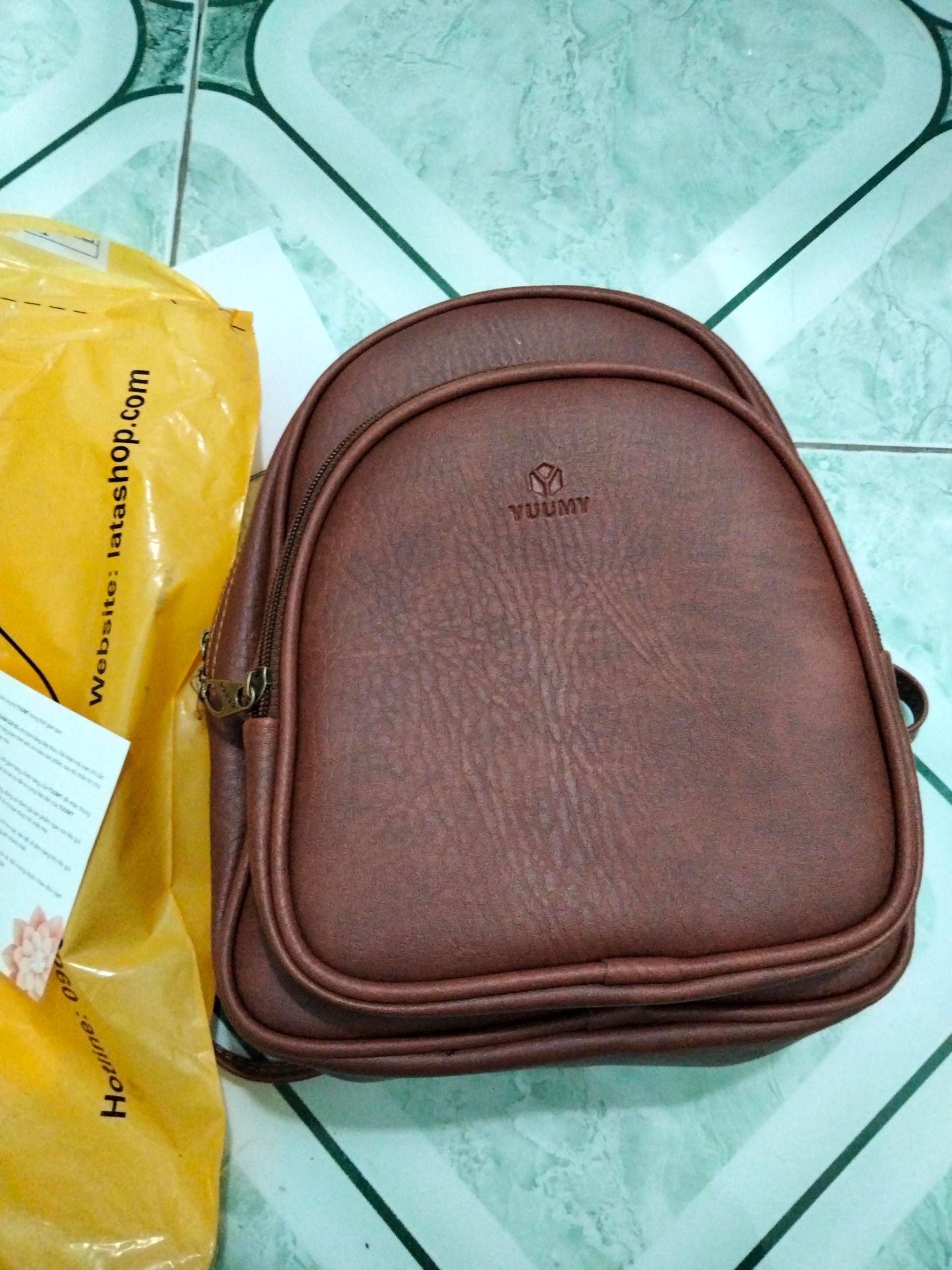 sản phẩm đúng như hình ảnh đã đăng hàng đóng gói kỹ giao hàng nhanh chất liệu da ba lô mềm mại đường may chắc chắn giá cả hợp lý Theo mình thì sản phẩm như vậy là OK rồi