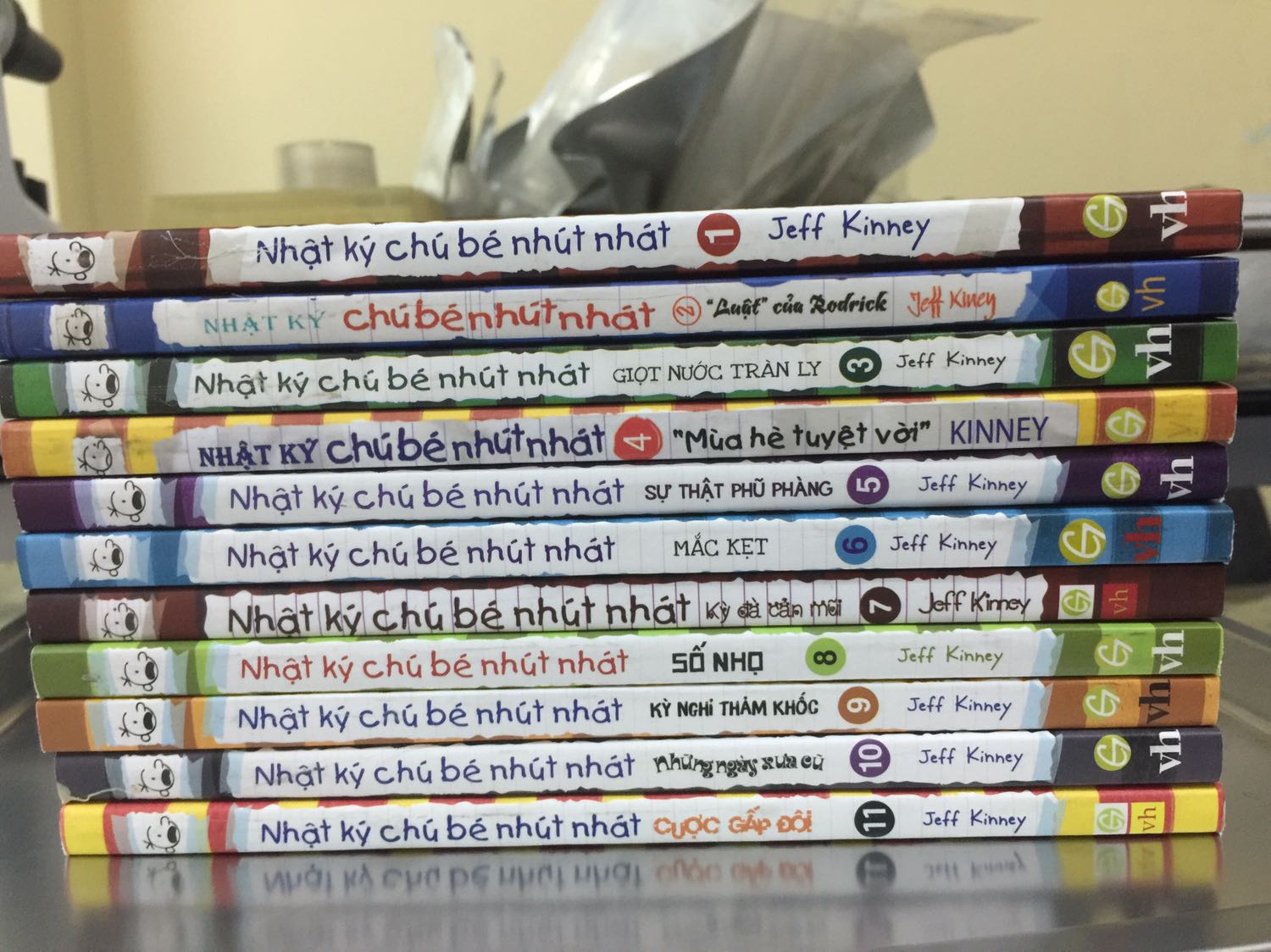 Tiki đóng gói cẩn thận, sách rất mới, không bị trầy hay gấp mép!