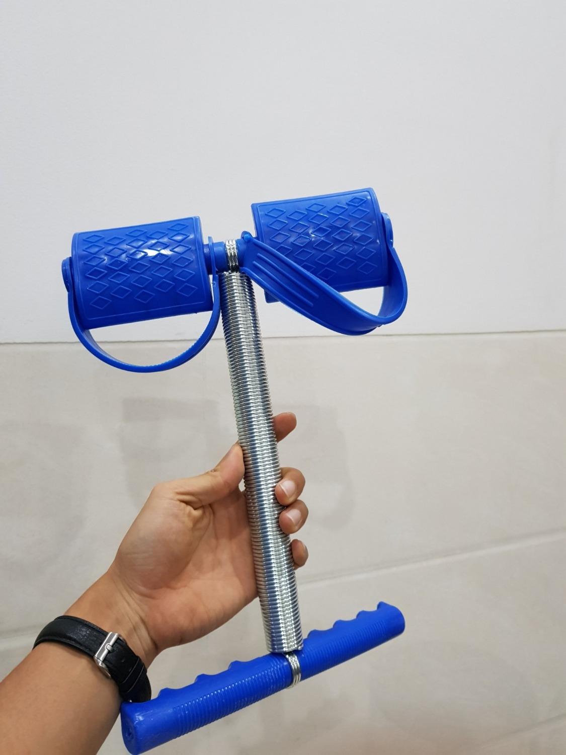 Sản phẩm y như hình, giao hàng đúng hẹn, khả năng tập bụng không cao, mình nghĩ tập các bài tập cardio hay yoga thì hiệu quả hơn.