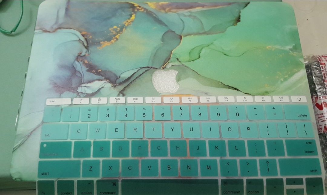 đẹp như hình, shop trả lời nhanh và nhiệt tình. hiện mình chưa ốp vào nên chưa biết vừa vặn ko, mình sẽ quay lại feedback về chất lượng sau. gói kỹ và giao nhanh, shipper nhiệt tình vui vẻ, thanks all