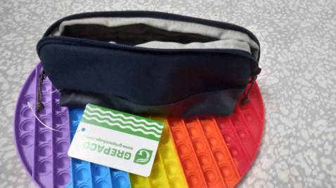 Túi nhỏ nhưng nhiều ngăn, dễ thương, đường may chắc chắn, ủng hộ shop.