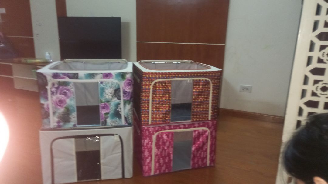 màu ngẫu nhiên nên nhìn cái nào cũng quê quê, mong shop thay đổi mẫu mã 
thấy cũng k có mùi lắm, chấp nhận được.
dựng lên thấy cũng chắc chắn nhưng các góc kiểu căng quá