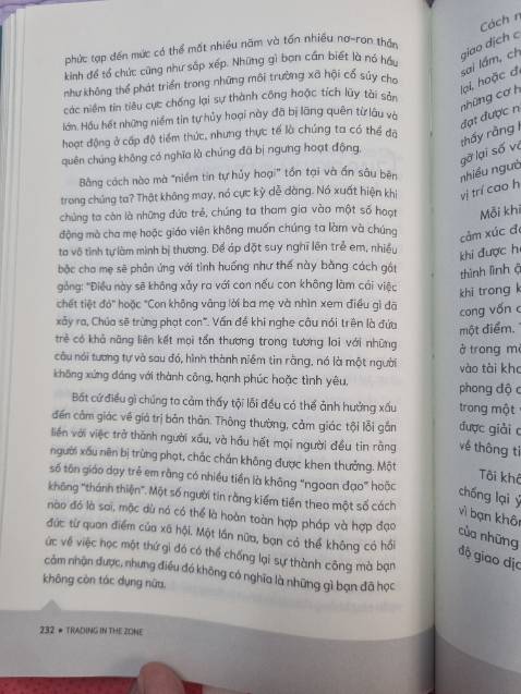 Đây là cuốn sách lần đầu tiên tôi lật ra để đọc về tác giả là người như thế nào. Viết cái sách gì luyên thuyên, ví dụ thì cứ chung chung, không cụ thể và chả có gì liên quan đến trading. Tới phần kết ở chương 10 rồi, cũng như các chương trước kiểu đưa trading vào để cho có.
Đọc cuốn sách này tôi thấy ông này chuyên về tâm lý hơn, kiểu tư vấn cho mấy ông trader có tiền cần giải tỏa, chứ có trade trệt j đâu, sách mua đọc uổng tiền.
Lúc mới đem sách về, sách bán cho trader mà in màu xanh mẹt mẹt như xanh sàn với màu đỏ là thấy chán rồi. Mở trang cuối thấy mới in có 3k cuốn và chưa thấy tái bản thì thấy tui quá xui mới mua trúng cuốn này.
Tóm lại, sách tệ quá tệ.