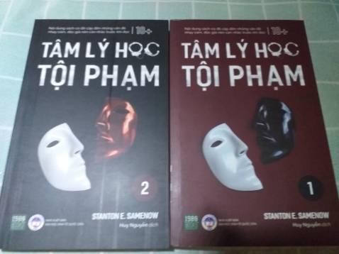 sách của fahasa thì khỏi phải bàn rồi, chất lượng rất tốt. Đơn mình mua hộp giao đến vẫn y nguyên ko bị móp méo gì, giá cả lại rất rẻ (rẻ hơn những shop khác rất nhiều nha, mình đã đi tìm cuốn này từ *** đến tikki thì thấy chỗ này là ngon bổ rẻ nhất đó) hơi buồn vì ko có seal thay vào đó là shop đã dùng bao nilong và bao lại cho mình. thấy sách này đc review khá hay nên mình mua về để đọc xem như thế nào khà khà. nên mấy bạn nếu thích hoặc tò mò về cuốn này thì có thể mua thử về đọc sao nhé.( à quên hình như sách ko cho bookmark thì phải tại mình chả thấy nó đâu huhu)