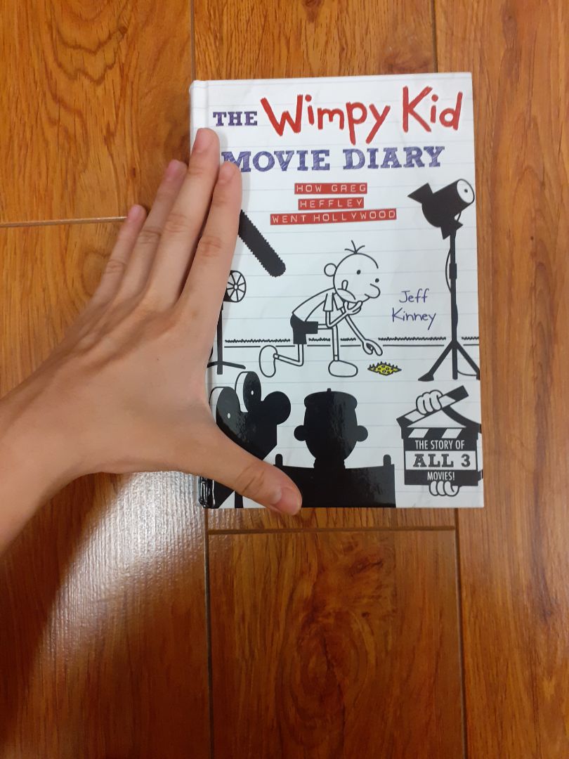 về nội dung không chê vào đâu được, đã luôn yêu DOAWPK cực kì nhưng giao hàng lâu, sách bụi đen dù lau có hết ( trừ 1 sao, cái này do tiki thôi :(( ), nhỏ hơn mình thấy ở nhà sách nhưng chắc đây là bản nhỏ