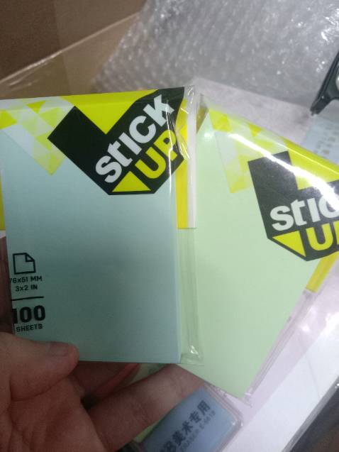 Thiết kế đẹp, nhỏ gọn, nhiều màu. Deli rất có tâm khi giao cho mình 4 tệp 4 màu khác nhau😂 Cảm ơn nhiều.