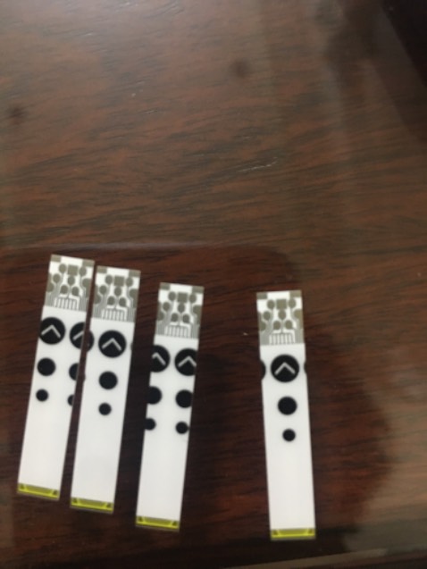 Giao hàng rất nhanh, đặt tối hôm trước thì chiều hôm sau đã nhận được hàng. Có hướng dẫn sử dụng bằng tiếng Việt. Hình tròn trên que các *** chưa giống nhau. Nhãn tiếng việt in trên vỏ ghi xuất sứ Mỹ nhưng trên hộp nhựa tròn ghi Đức. Que *** khá chính xác.