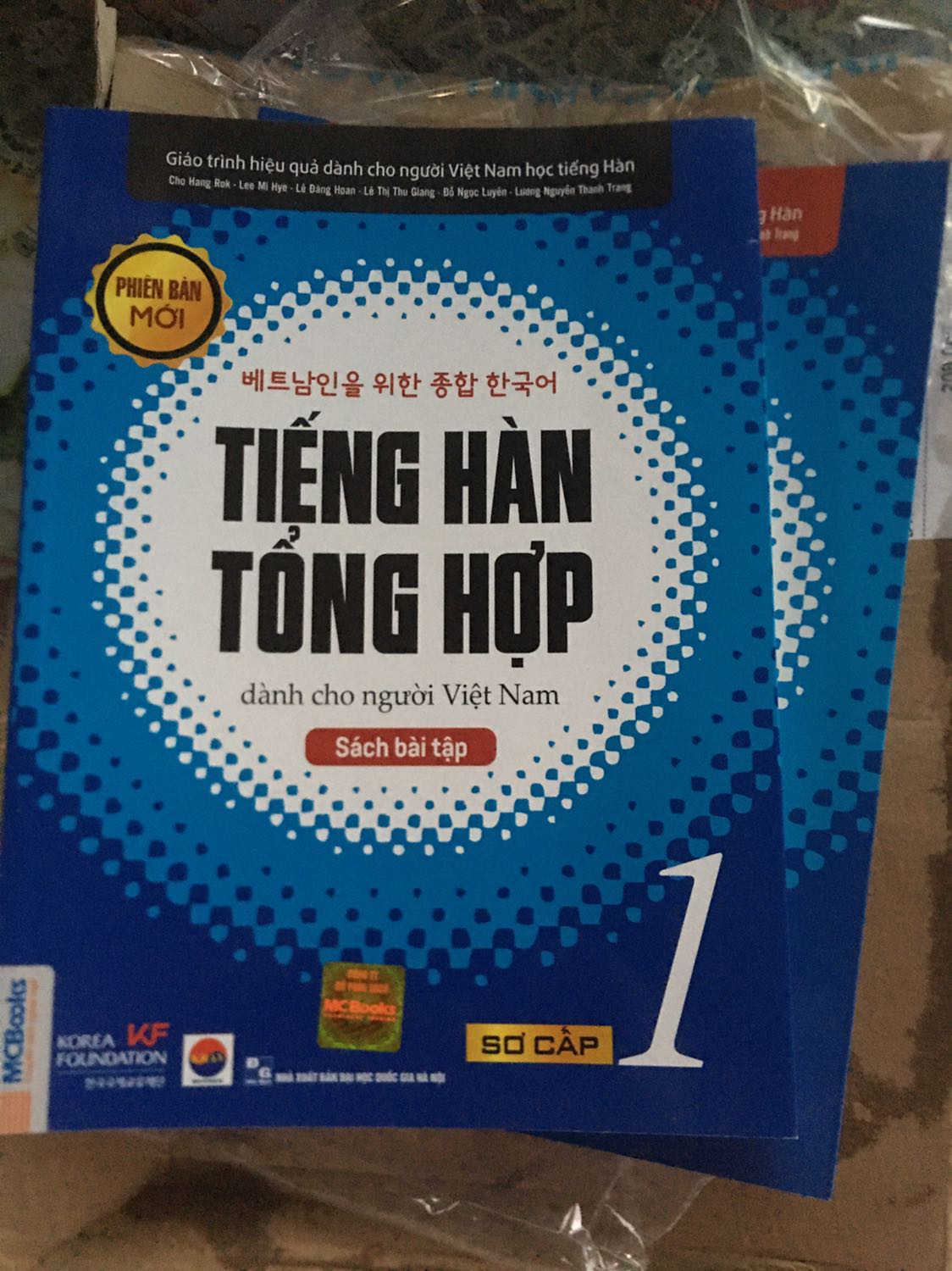 Sách đẹp lắm nhoo mn kh bị móp như lần trước giao hàng nhanh nữa mới có mấy ngày là giao liền roaii mn nhớ đặt sách có màu để tăng hứng thú học hơn nha nói chung là ưng hết sức Sách đẹp lắm nhoo mn kh bị móp như lần trước giao hàng nhanh nữa mới có mấy ngày là giao liền roaii mn nhớ đặt sách có màu để tăng hứng thú học hơn nha nói chung là ưng hết sức