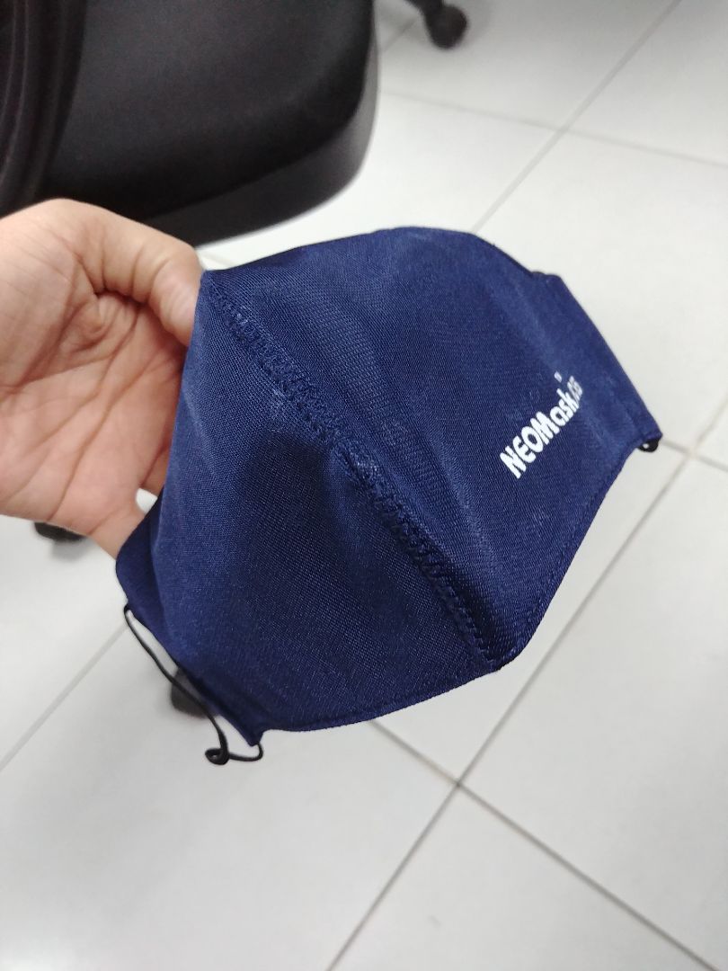 hàng ổn.  đeo vô không bị ngộp nha.y như  hình