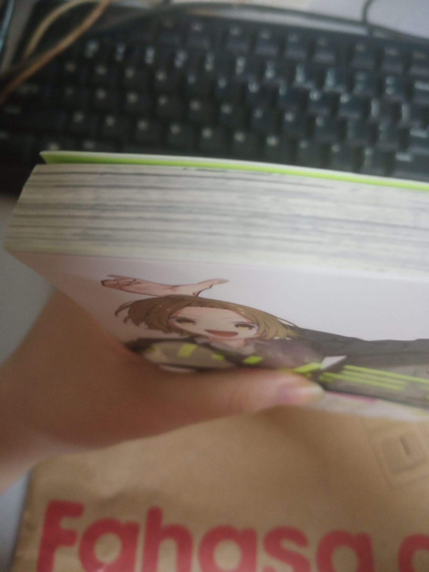 Do phần gáy như hình (5) nên mình có hơi khó chịu nhưng vẫn ổn, có bọc seal, đóng gói bên fahasa làm mình cũng yên tâm