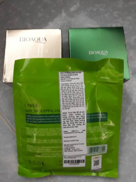 - Giao sớm hơn dự kiến 1 ngày, mình mới dùng loại màu xanh. Tìm hiểu xem màu xanh, và màu vàng khác nhau thế nào thì không biết. Mùi thơm, nhưng khi hít vào mũi thấy khô mũi. 
- Hạn sử dụng đến 2024, nhưng mình cũng bỏ tủ lạnh đắp cho mát
- Hàng Trung Quốc nhưng ghi Quảng Châu nên hy vọng xài tốt. - Giao sớm hơn dự kiến 1 ngày, mình mới dùng loại màu xanh. Tìm hiểu xem màu xanh, và màu vàng khác nhau thế nào thì không biết. Mùi thơm, nhưng khi hít vào mũi thấy khô mũi. 
- Hạn sử dụng đến 2024, nhưng mình cũng bỏ tủ lạnh đắp cho mát
- Hàng Trung Quốc nhưng ghi Quảng Châu nên hy vọng xài tốt.