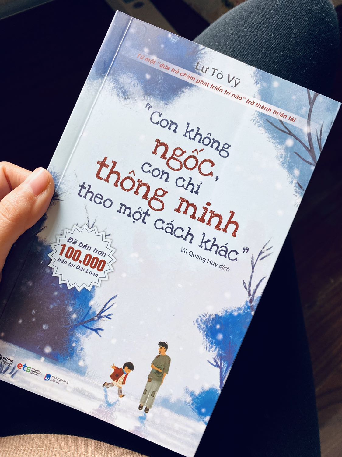 Tình cảm, đậm sâu…
Cách kể chuyện bình dị nhưng để lại những suy nghĩ sâu sắc về tình người, tình cảm gia đình