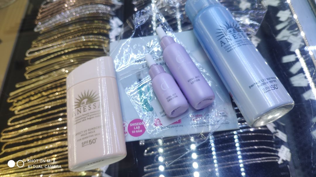 đặt 9h30 sáng..đến 14h30 nhận..dù là đơn vị ship thường ..chứ không phải hỏa tốc..đầy đủ quà tặng..1 tặng 5...chưa dùng loại này bao giờ nên chưa biết hiệu quả ra sao..nhưng của hãng thì yên tâm rồi❤