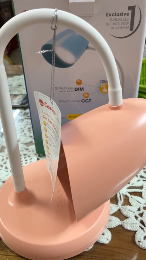 Mới nhận hàng, đóng gói kỹ lưỡng, đèn thiết kế đẹp, chế độ sáng điều chỉnh dễ dàng, chưa xài lâu nên ko biết độ bền thế nào