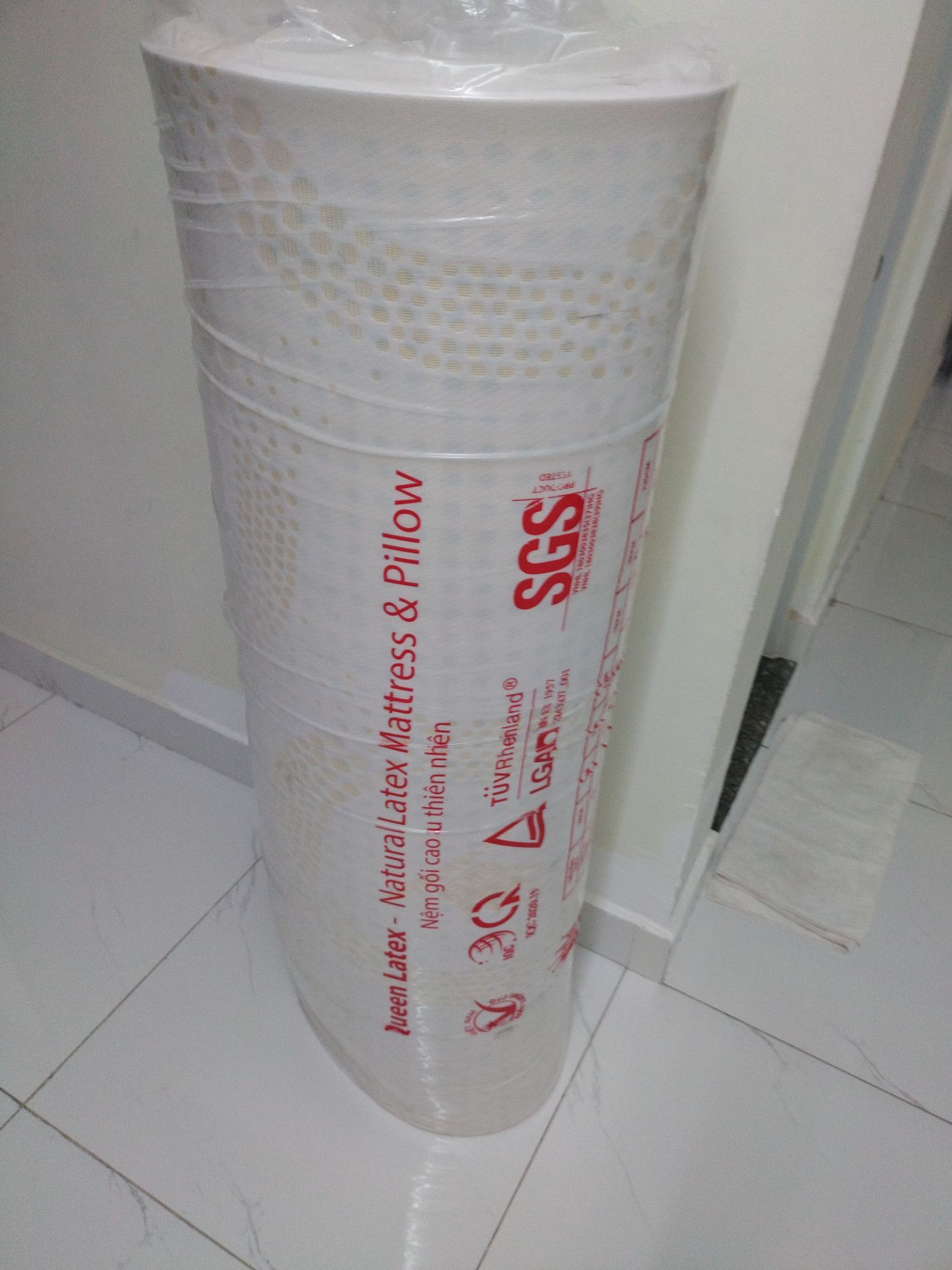 hàng chính hãng có phiếu bảo hành đầy đủ, khá ấn tượng!