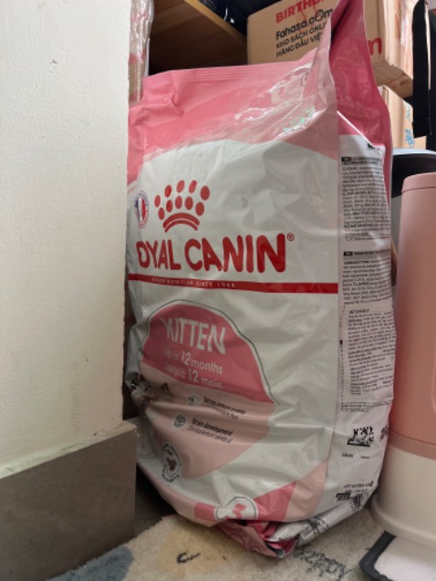 Giao hàng nhanh lắm, đặt trước mà hôm sau đã giao rồi. Bịch to lắm. Date xa nên cũng yên tâm. Mà bao 10kg không có zip như bịch 2kg nha