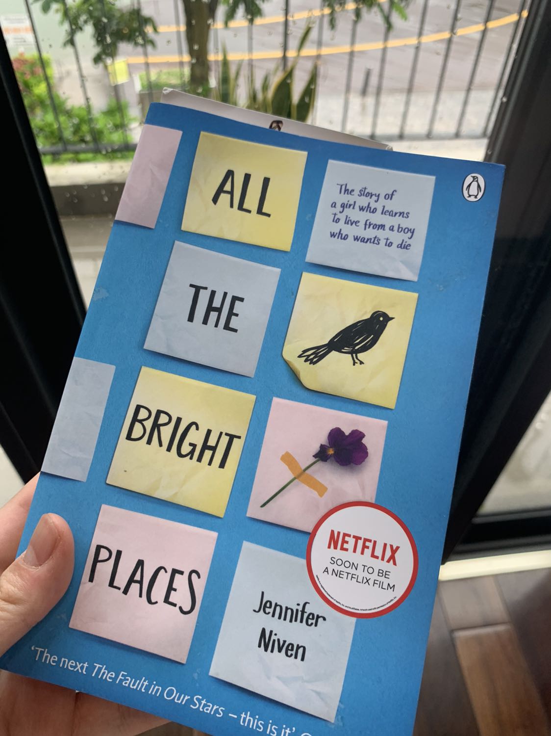 sách mới, không có 1 vấn đề gì cả, mùi sách rất thơmmmm
sách cũng rất hay, mình đọc được 1 nửa rồi