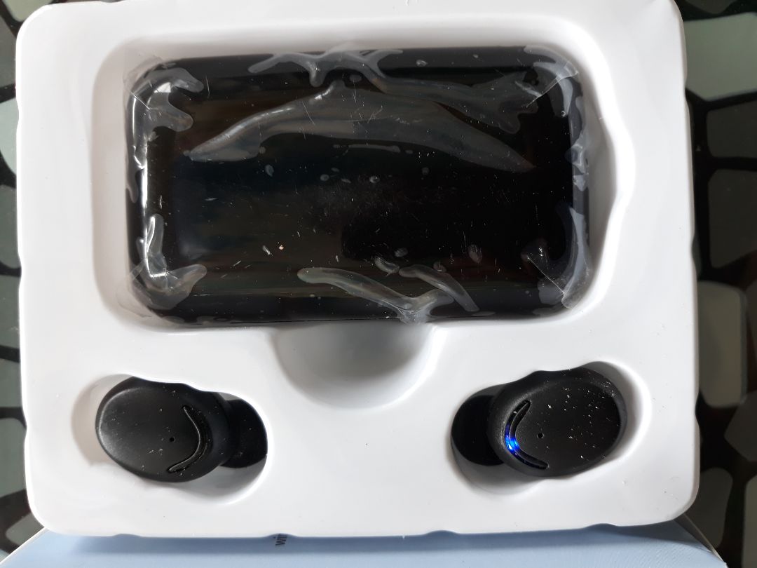 giao hàng rất nhanh âm thanh chất lượng ok shop có đều tại sao ko cho text hàng trước khi nhận, lỡ như bên trong sp ko giống như hình thì sao hả shop nói thì để rút kinh nghiệm. Nhưng tặng cho shop 5 SAO