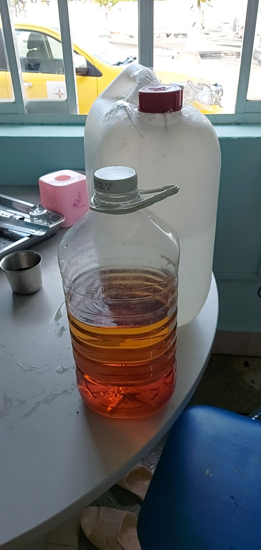 bàn nghe nhạc cũng tạm, mirco hát thì hơi yếu.