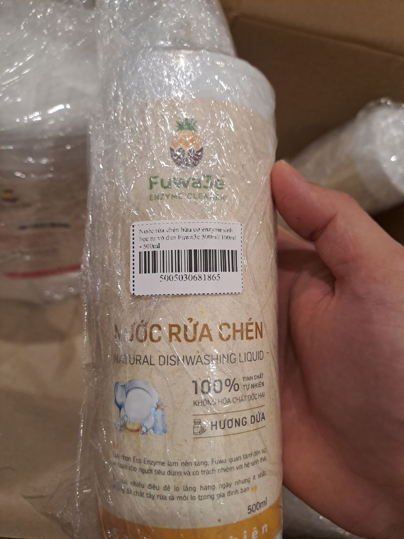 nước rửa chén này phải công nhận là rất thích dễ chịu nhiều bọt mình dùng đã lâu. nay có giao hàng nhanh thì thấy rất ưng ý. lúc cần thì đặt trong ngày là có luôn