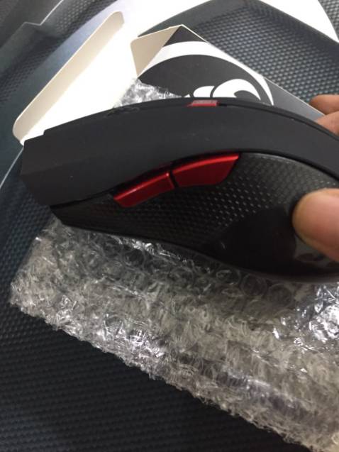 ưu điểm: chuột nhẹ, thiết kế đẹp mắt, chuột không dây nên rất gọn, dùng rất nhạy và mượt, nhìn ngoại quan rất hài lòng
nhược điểm: hiện tại thì chưa thấy, chắc phải dùng thêm thời gian sẽ trả lời