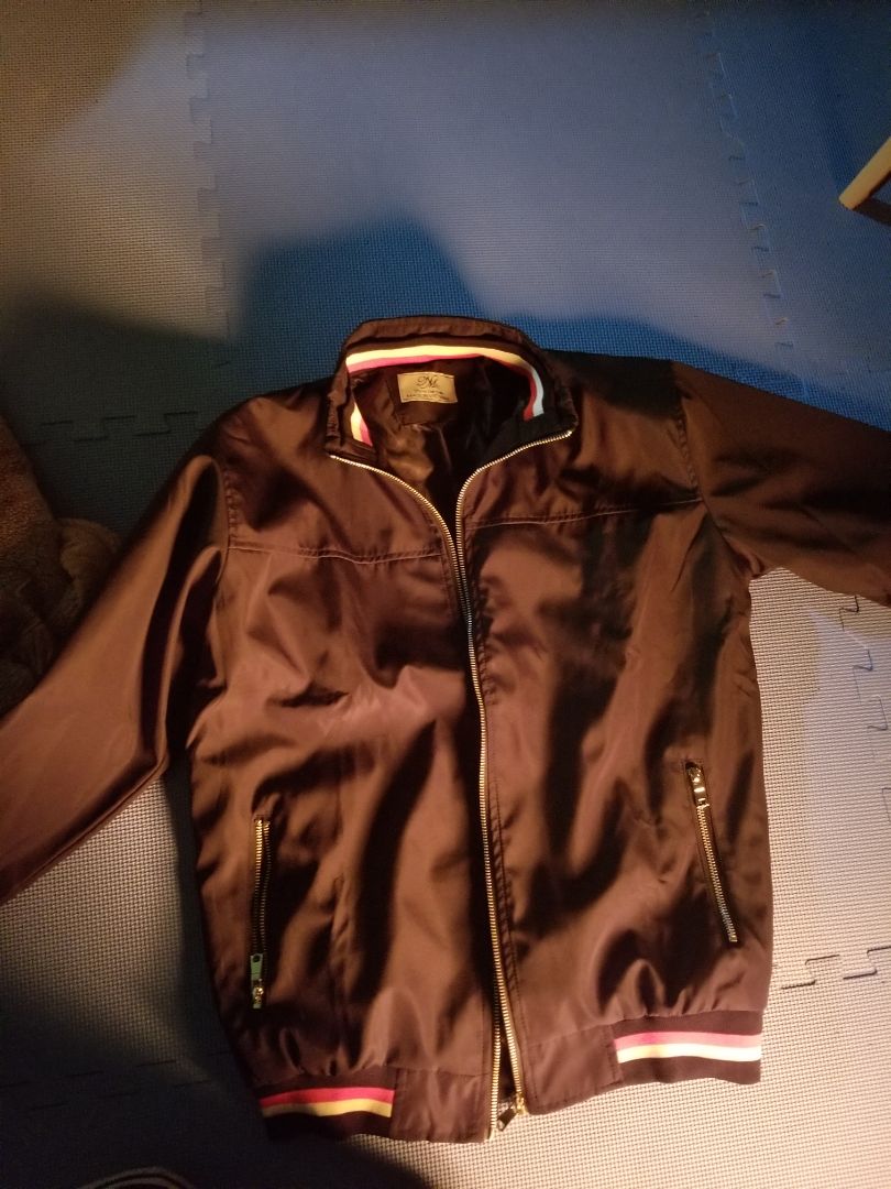 Sản phẩm cực đẹp..quá tuyệt vời trong tầm giá.. mặc cực kỳ thoải mái..mỗi tội móc kéo khóa hơi khó cài..nhưng chi tiết nhỏ có thể bỏ wua