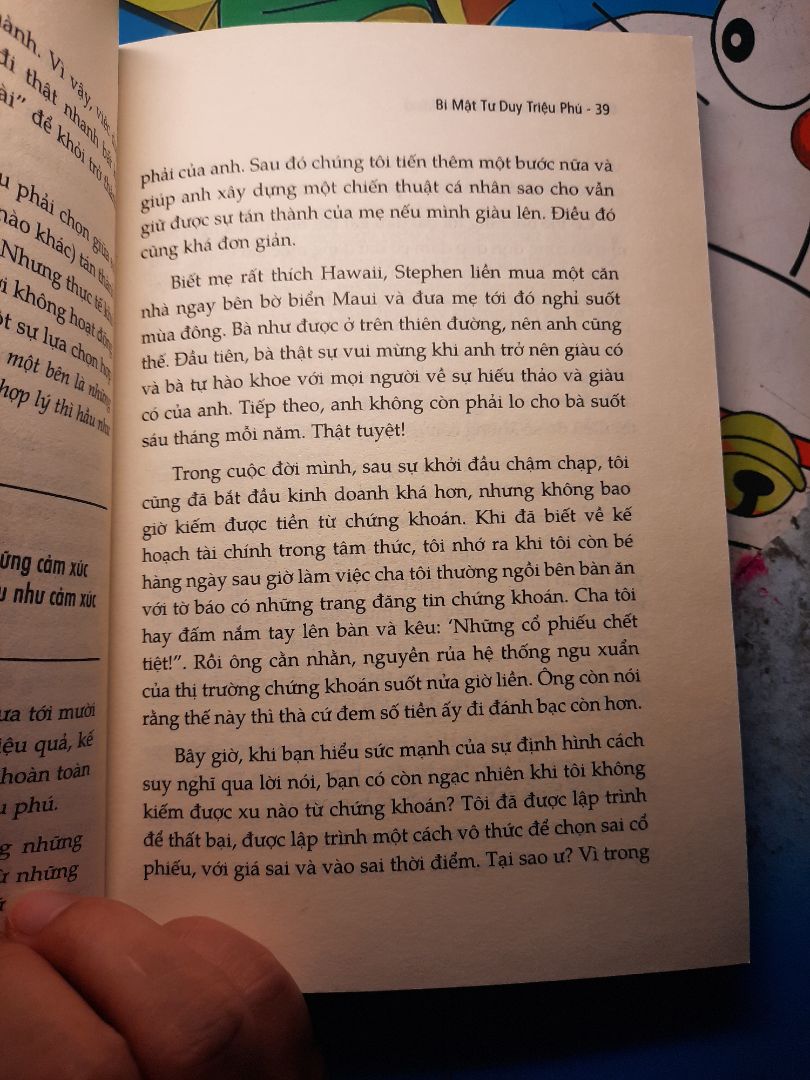 Quyển sách Dạy con làm giàu chất giấy đẹp trơn sáng, quyển Bí mật tư duy triệu phú chất giấy sần ko đẹp