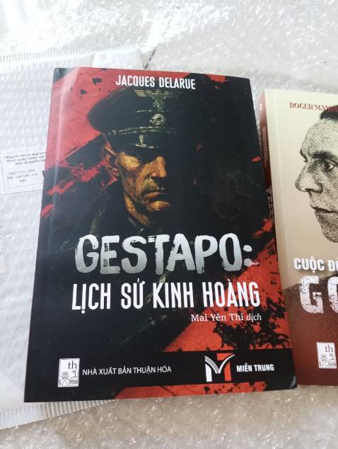 Sách in đẹp. Chủ đề lịch sử hiện đại hơi kém người đọc.