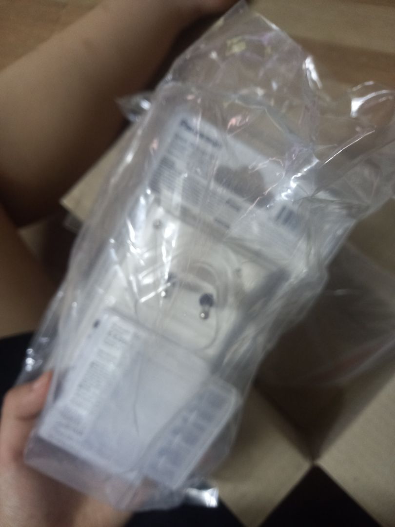 vận chuyển lẹ, áp mã giảm giá với thêm sale nhẹ nên cũng oke lắm. Hàng gói kỹ 1 túi zip với 1 lớp nilon, có thông tin sản phẩm đàng hoàng, uy tín. Tháo vỏ dễ dàng, cầm chắc tay, về sạc thêm nhiều tí tại mới mở vỏ thì pin nó íu á :')))